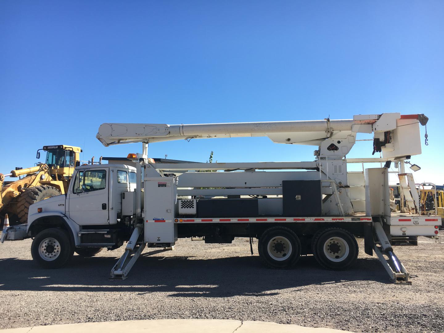 CAMION CON CANASTILLA ALTEC  AM855-F88